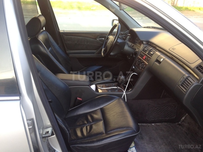 Mercedes E 320 2000, 298,200 km - 3.2 л - Bakı