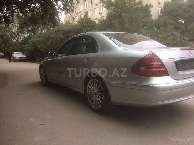 Mercedes E 240 2002, 165,700 km - 2.6 l - Bakı