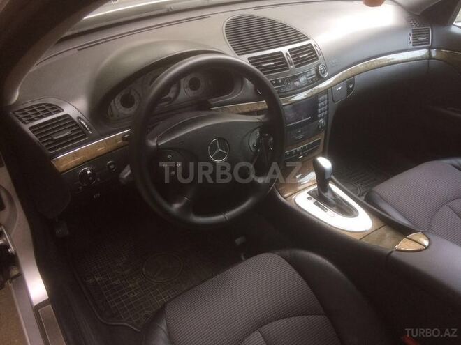 Mercedes E 240 2002, 165,700 km - 2.6 l - Bakı