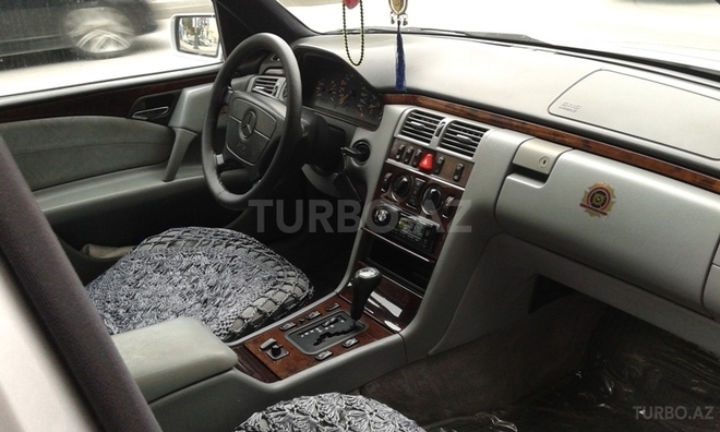 Mercedes E 230 1997, 186,000 km - 2.3 l - Bakı