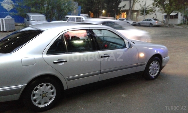 Mercedes E 230 1997, 186,000 km - 2.3 l - Bakı