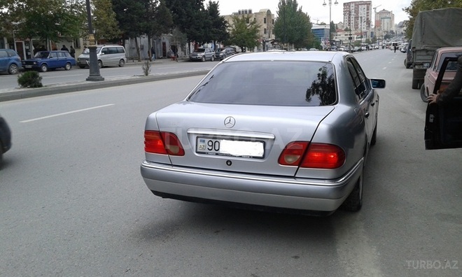 Mercedes E 230 1997, 186,000 km - 2.3 l - Bakı