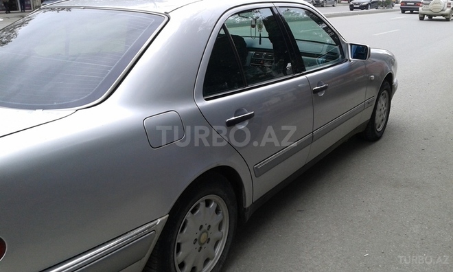 Mercedes E 230 1997, 186,000 km - 2.3 l - Bakı
