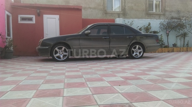 Mercedes E 220 2001, 255,858 km - 2.2 l - Bakı