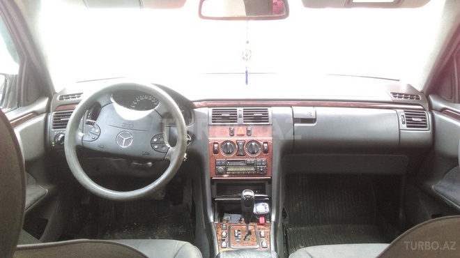 Mercedes E 220 2001, 255,858 km - 2.2 l - Bakı