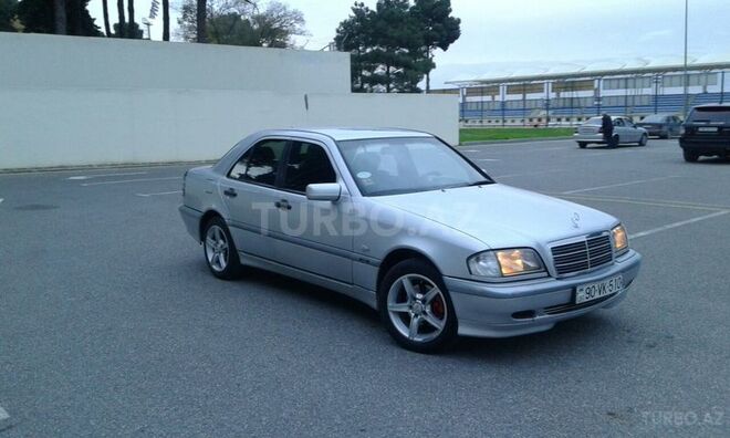 Mercedes C 220 1999, 215,000 km - 2.2 l - Sumqayıt