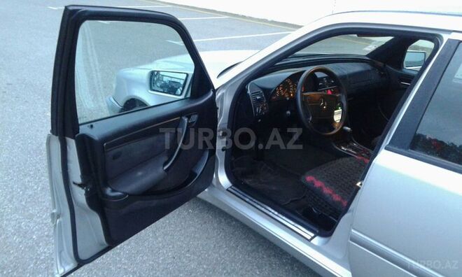 Mercedes C 220 1999, 215,000 km - 2.2 l - Sumqayıt