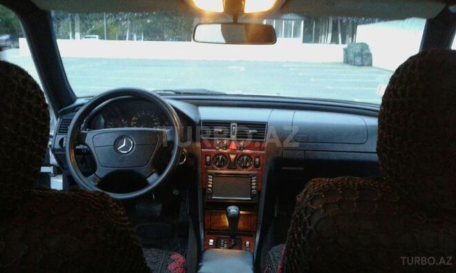 Mercedes C 220 1999, 215,000 km - 2.2 l - Sumqayıt