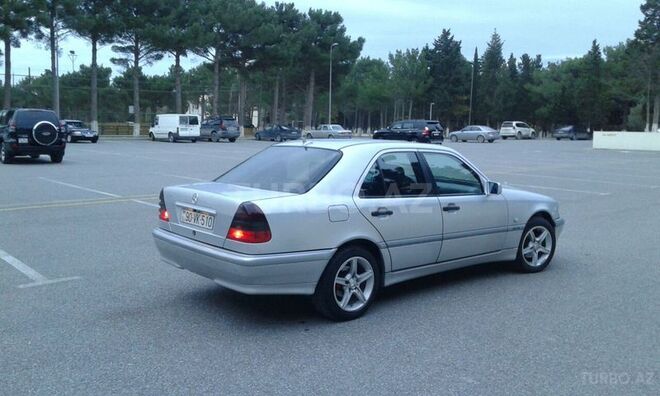Mercedes C 220 1999, 215,000 km - 2.2 l - Sumqayıt