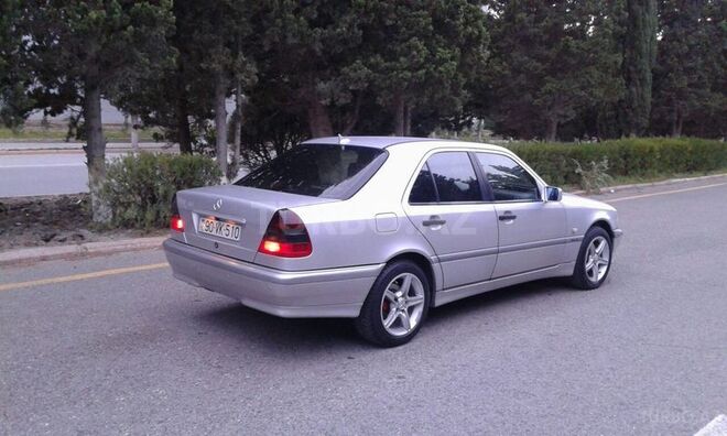 Mercedes C 220 1999, 215,000 km - 2.2 l - Sumqayıt