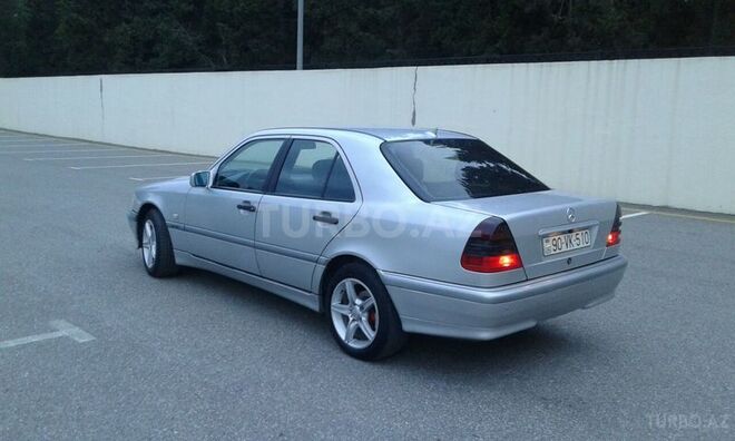 Mercedes C 220 1999, 215,000 km - 2.2 l - Sumqayıt