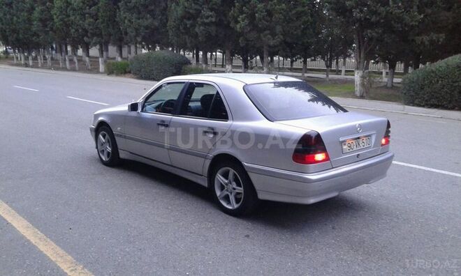 Mercedes C 220 1999, 215,000 km - 2.2 l - Sumqayıt