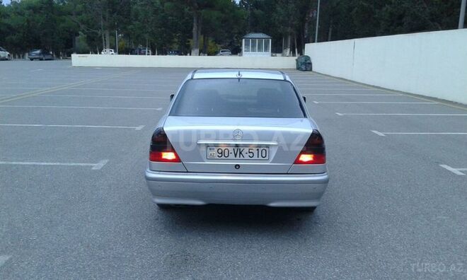 Mercedes C 220 1999, 215,000 km - 2.2 l - Sumqayıt