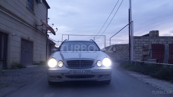 Mercedes E 270 2001, 272,000 km - 2.7 l - Bakı