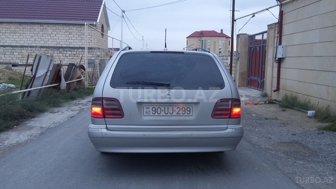 Mercedes E 270 2001, 272,000 km - 2.7 l - Bakı