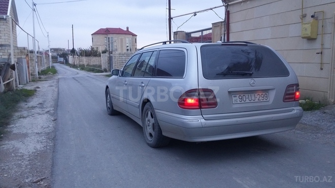 Mercedes E 270 2001, 272,000 km - 2.7 l - Bakı