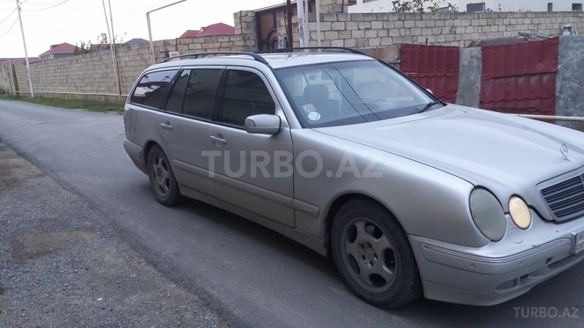 Mercedes E 270 2001, 272,000 km - 2.7 l - Bakı