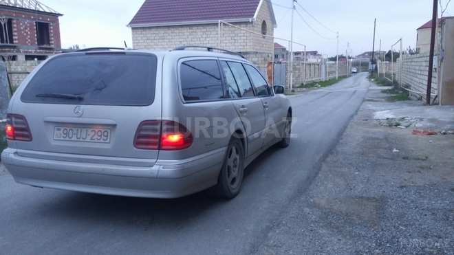 Mercedes E 270 2001, 272,000 km - 2.7 l - Bakı
