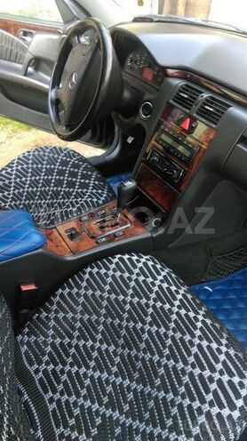 Mercedes E 240 2000, 186,000 km - 2.4 l - Bakı