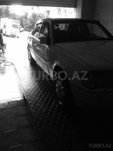 Mercedes E 220 1993, 260,000 km - 2.2 l - Bakı