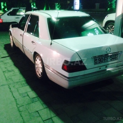 Mercedes E 220 1993, 260,000 km - 2.2 l - Bakı