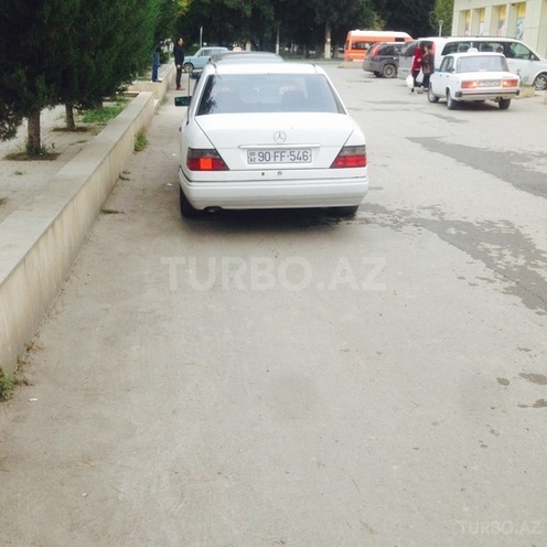 Mercedes E 220 1993, 260,000 km - 2.2 l - Bakı