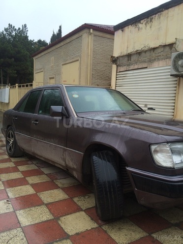 Mercedes E 260 1992, 320,000 km - 2.6 l - Bakı