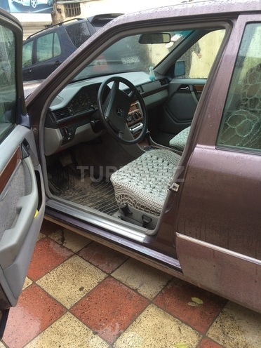 Mercedes E 260 1992, 320,000 km - 2.6 l - Bakı
