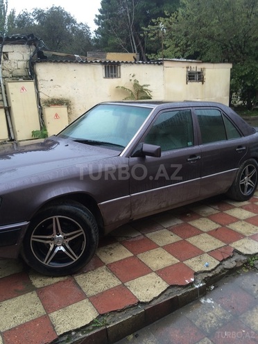 Mercedes E 260 1992, 320,000 km - 2.6 l - Bakı