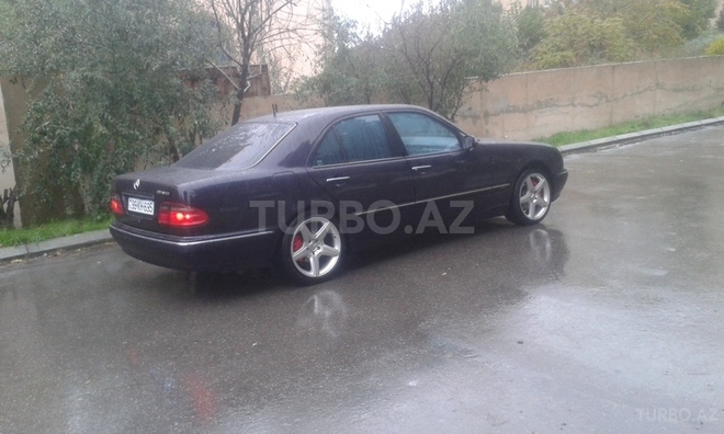 Mercedes E 240 2001, 212,000 km - 2.4 л - Bakı
