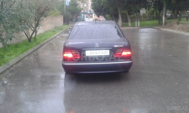 Mercedes E 240 2001, 212,000 km - 2.4 л - Bakı