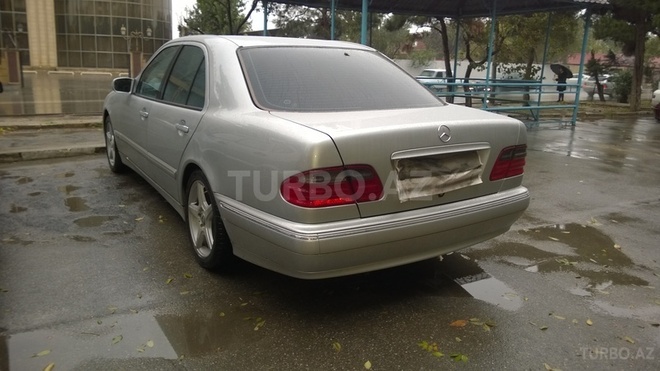 Mercedes E 320 2001, 184,747 km - 3.2 l - Bakı