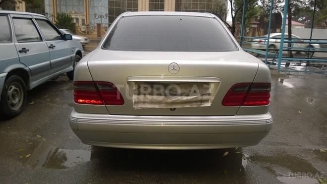 Mercedes E 320 2001, 184,747 km - 3.2 l - Bakı