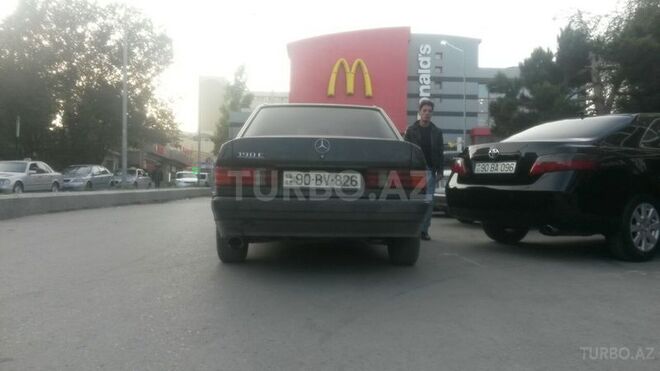 Mercedes E 200 1991, 163,577 km - 2.0 l - Bakı