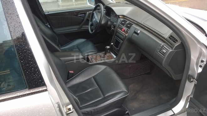 Mercedes E 320 2001, 197,854 km - 3.2 l - Bakı