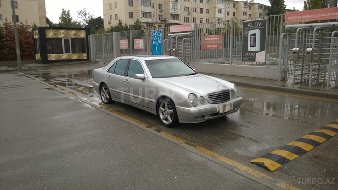 Mercedes E 320 2001, 197,854 km - 3.2 l - Bakı