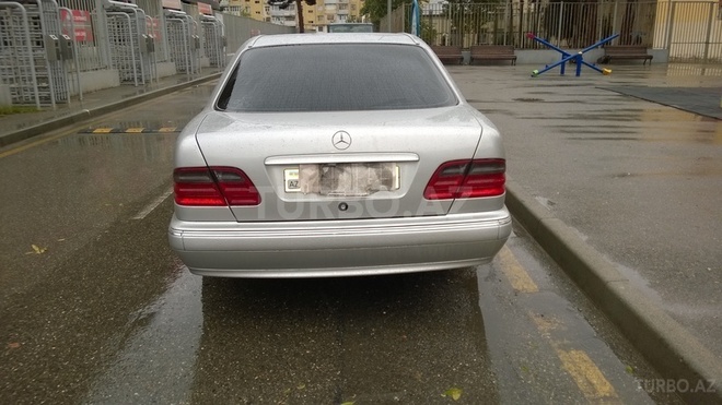 Mercedes E 320 2001, 197,854 km - 3.2 l - Bakı