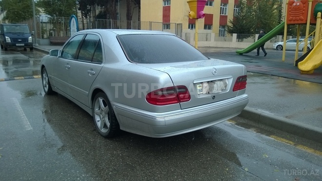Mercedes E 320 2001, 197,854 km - 3.2 l - Bakı