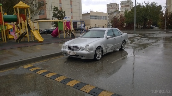 Mercedes E 320 2001, 197,854 km - 3.2 l - Bakı