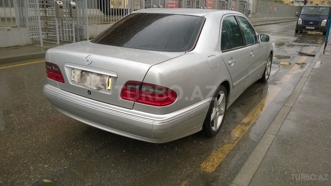 Mercedes E 320 2001, 197,854 km - 3.2 l - Bakı
