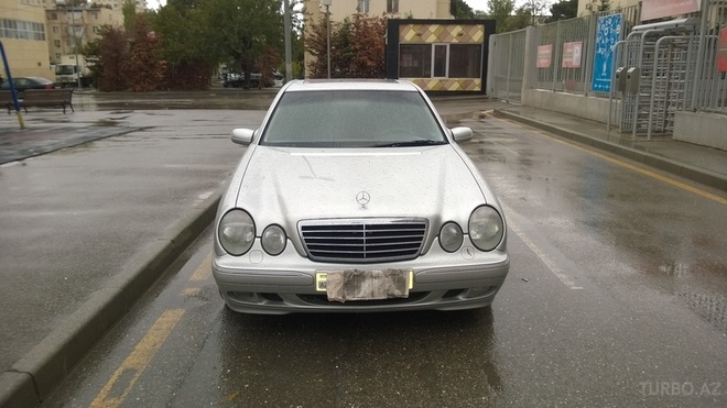 Mercedes E 320 2001, 197,854 km - 3.2 l - Bakı
