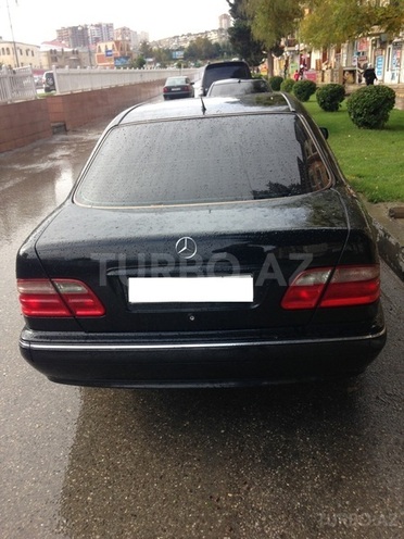 Mercedes E 240 1999, 219,930 km - 2.4 l - Bakı