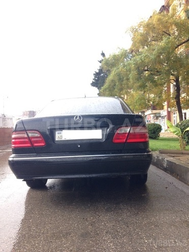 Mercedes E 240 1999, 219,930 km - 2.4 l - Bakı