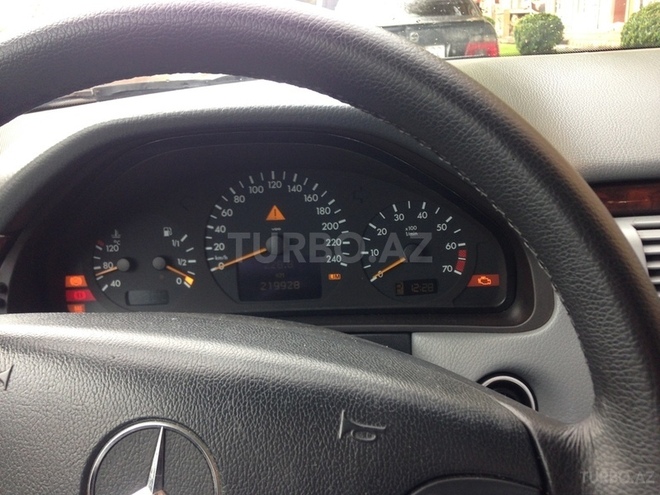 Mercedes E 240 1999, 219,930 km - 2.4 l - Bakı