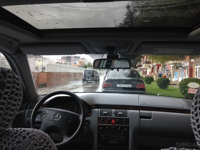 Mercedes E 240 1999, 219,930 km - 2.4 l - Bakı