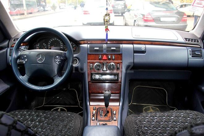 Mercedes E 220 2000, 243,000 km - 2.2 l - Bakı