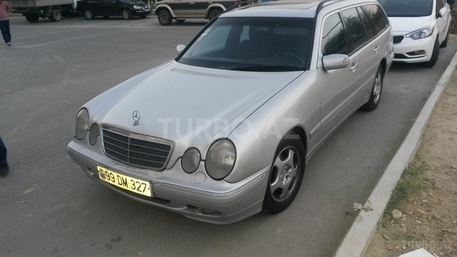 Mercedes E 220 2001, 320,000 km - 2.2 l - Bakı