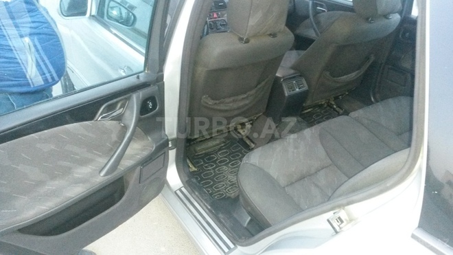 Mercedes E 220 2001, 320,000 km - 2.2 l - Bakı
