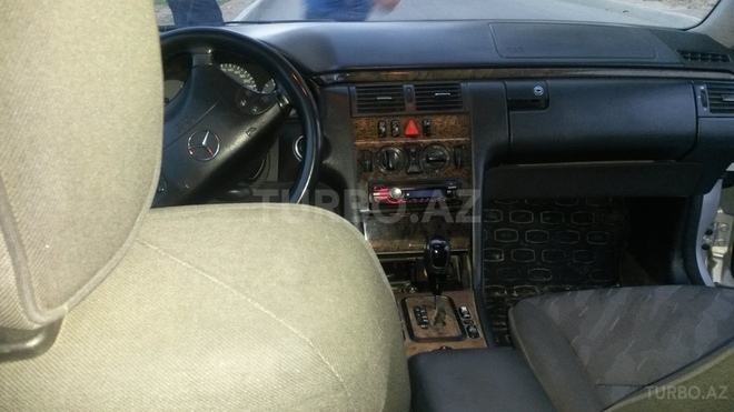 Mercedes E 220 2001, 320,000 km - 2.2 l - Bakı