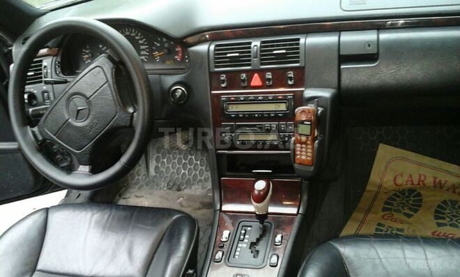 Mercedes E 230 1997, 226,000 km - 2.3 l - Sumqayıt